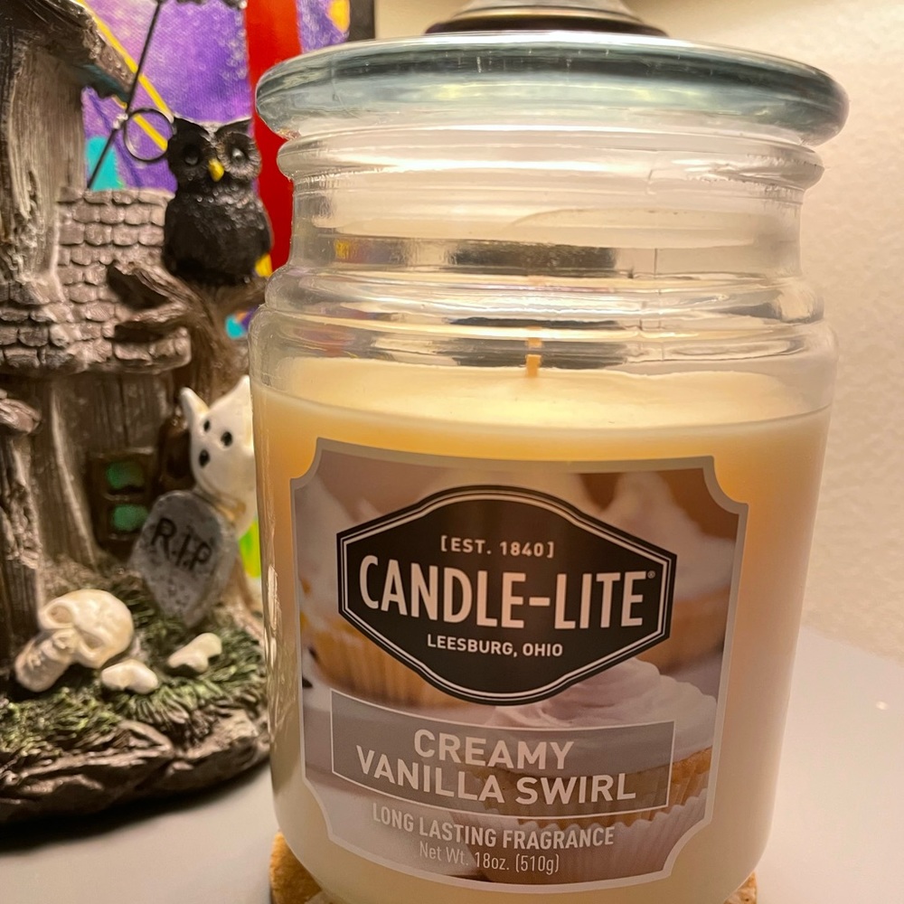 Candle-Lite Creamy Vanilla Swirl Candle NWOT